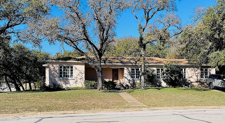 1st image of 406 Almarion Dr