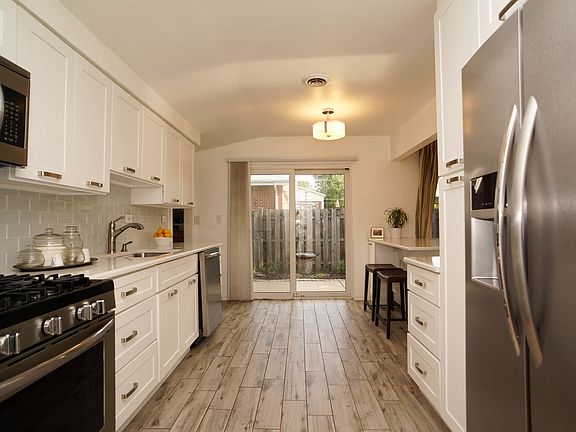 4th image of 232 Pinecroft Dr