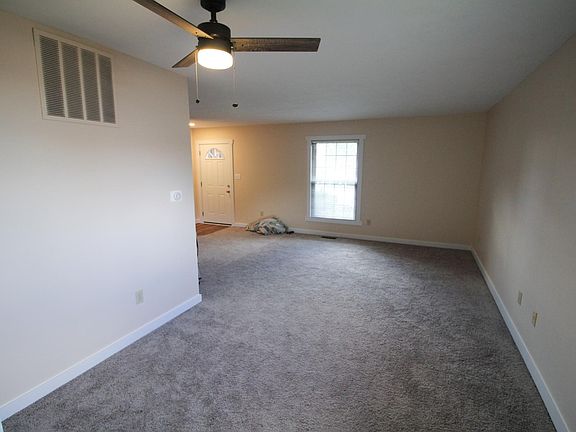 4th image of 82 Chris Dr