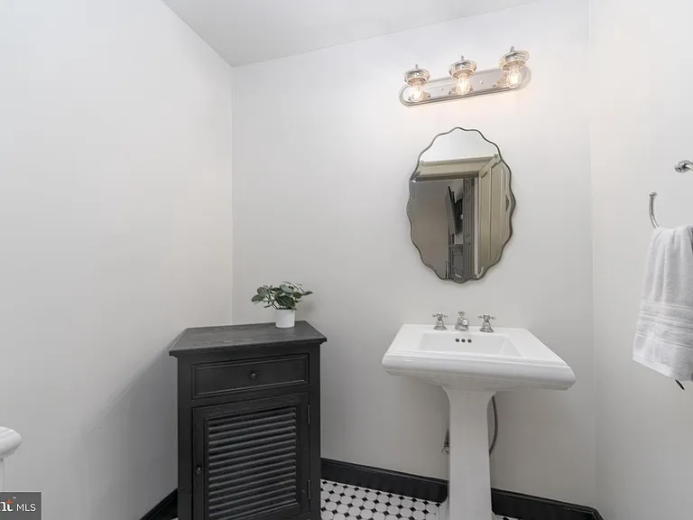806 S Ann St — Photo 12