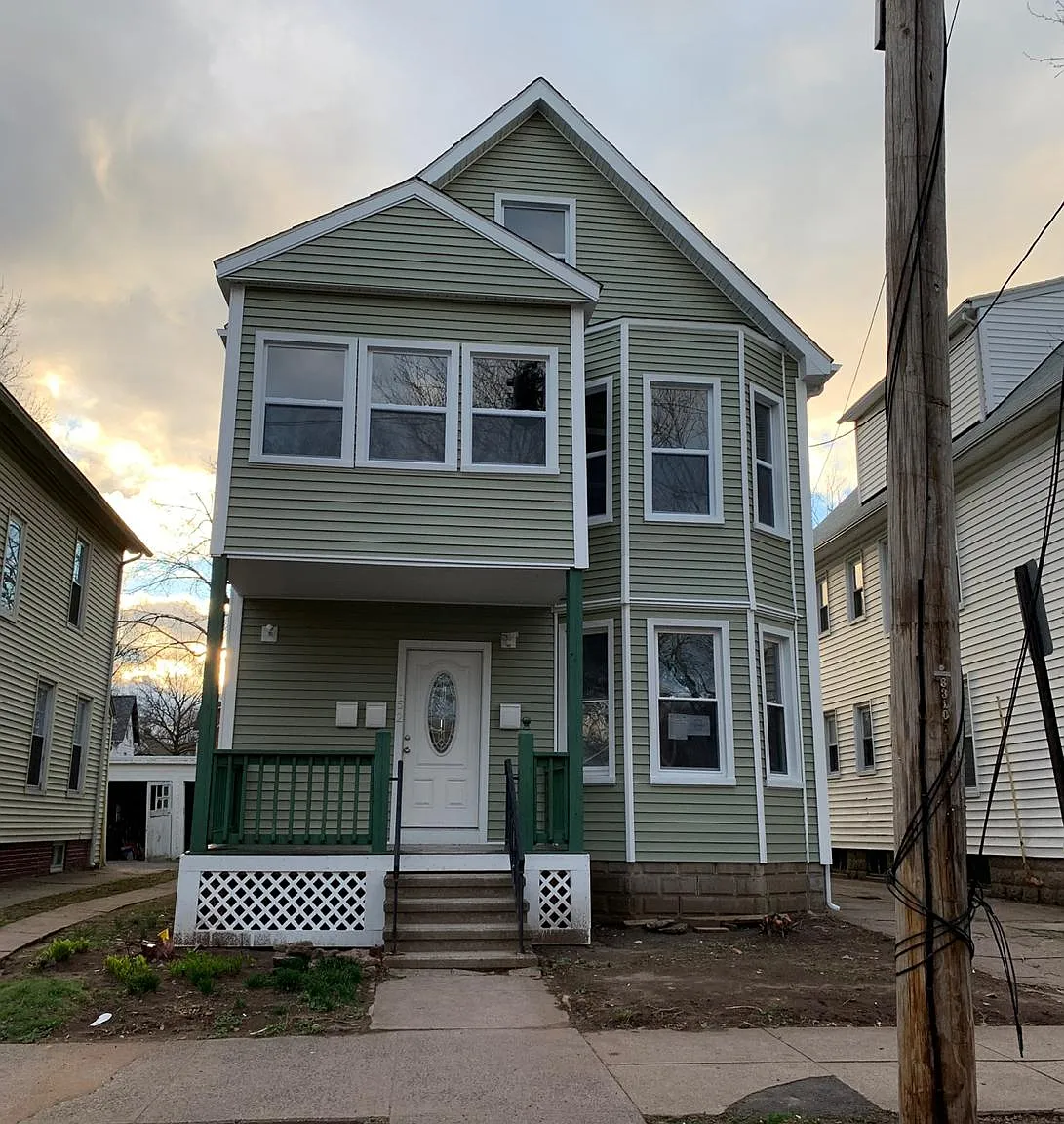 5 bed, 2123 sqft, $2,800 — Photo 1