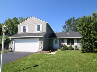 10 Ascot Ln, Streamwood, IL 60107