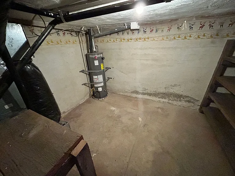 225 Sunset Blvd — Photo 32