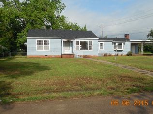 711 N 3rd St, Hugo, OK 74743