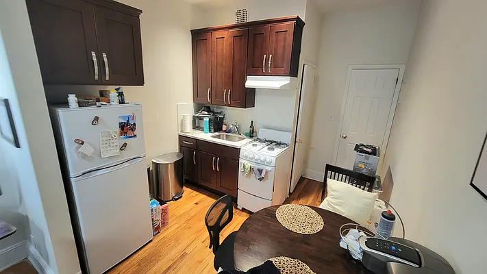 Rented by New York Dwellings LLC | media 38