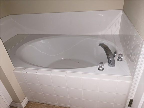 5th image of 829 Breezy Lake Way