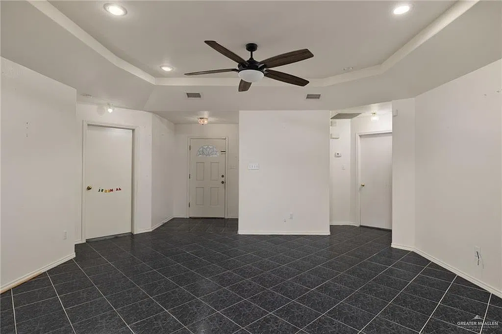 6 bed, 5.5 bath, 3071 sqft, $3,500 — Photo 3