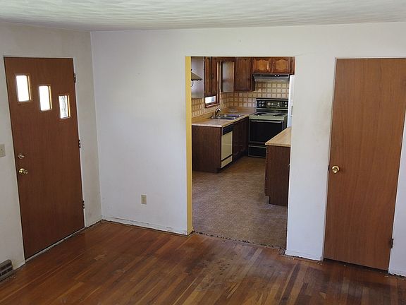 3rd image of 1748 Oakley Dr