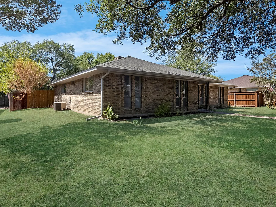 742 Ridge Crest Dr