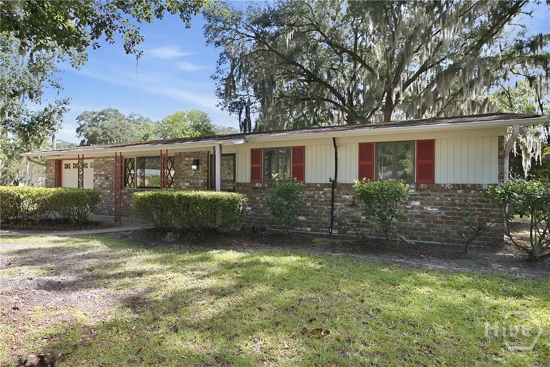 3 bed, 2.0 bath, 1620 sqft, $1,875 — Photo 3