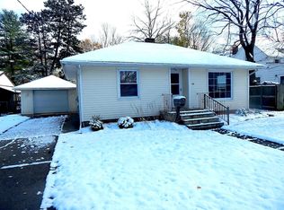 88 Pleasant St, Sparta, MI 49345