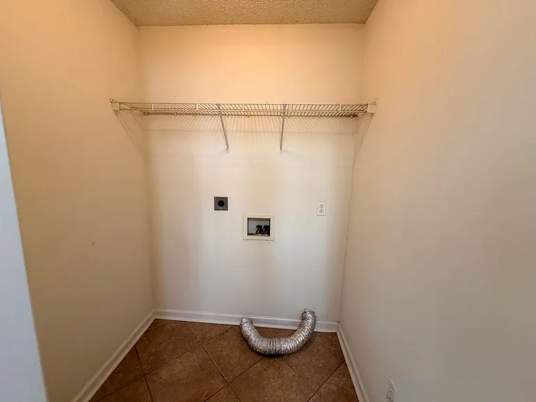 4125 Sedgwyck Ln — Photo 6