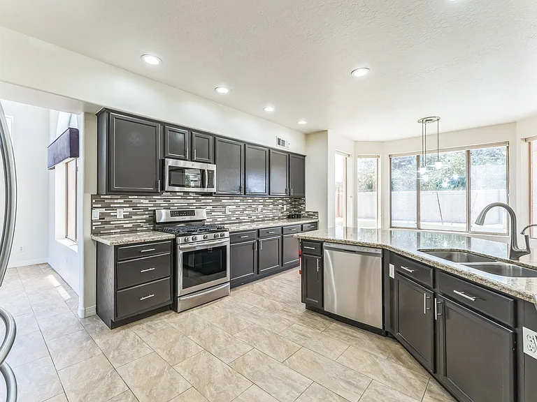 1111 W Washington Ave — Photo 21