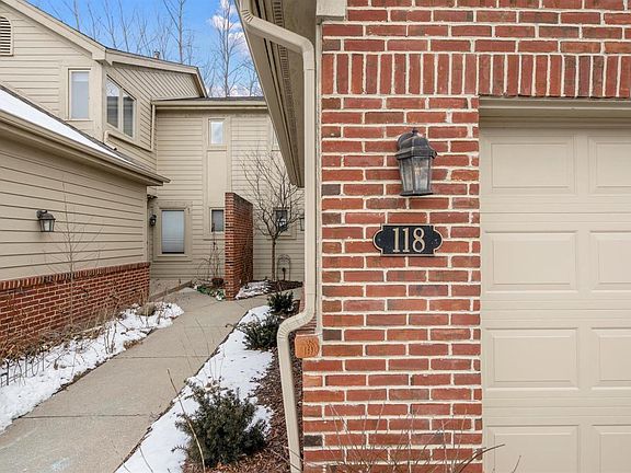 2nd image of 118 Ponds View Dr