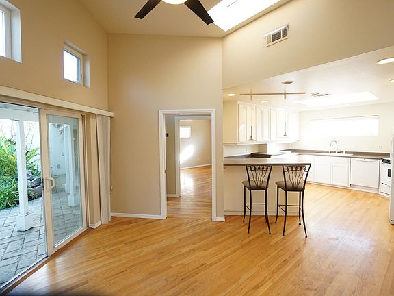 3rd image of 3424 Texas St