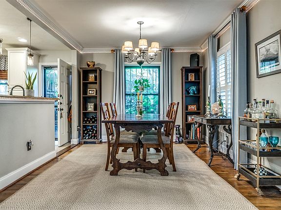 4th image of 6411 Bordeaux Ave #6411