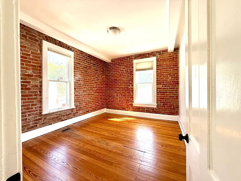 1421 Mapleton Ave — Photo 25
