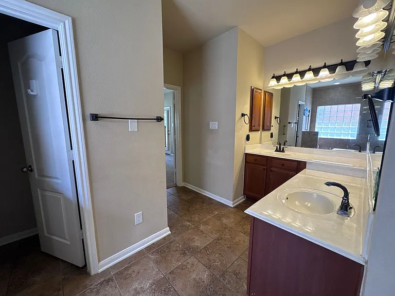 8707 Roswell Rdg — Photo 14
