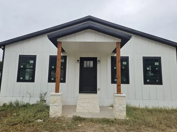 209 Tipton St, Menard, TX 76859