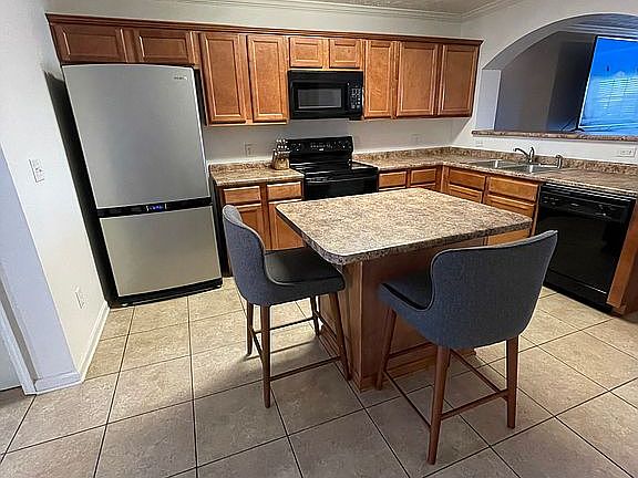 Kitchen island 