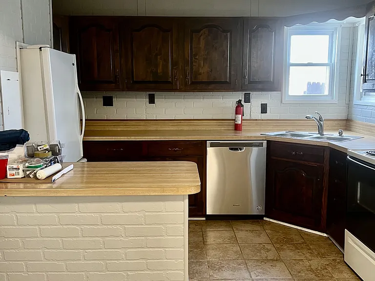 328 Lyons Ave — Photo 8
