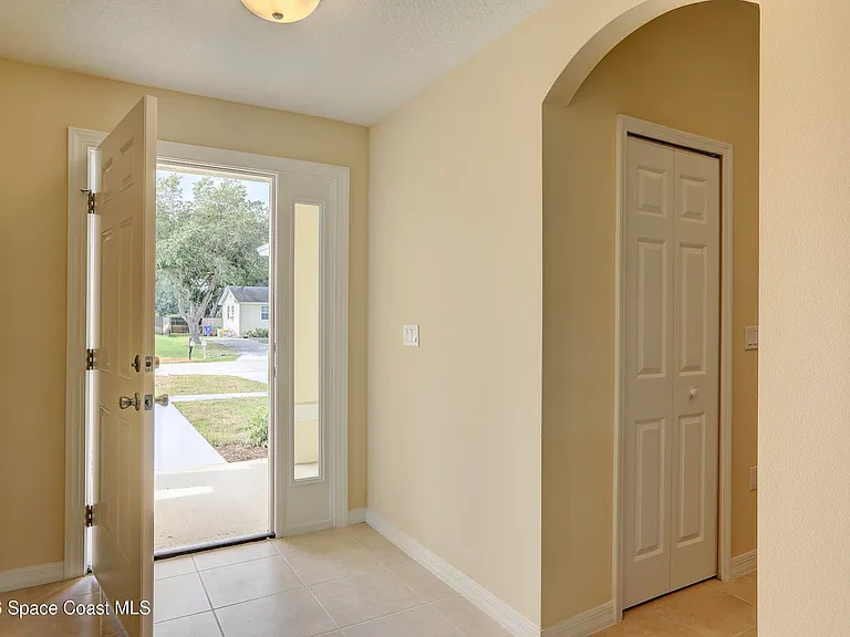 743 Breakwater Ter — Photo 7