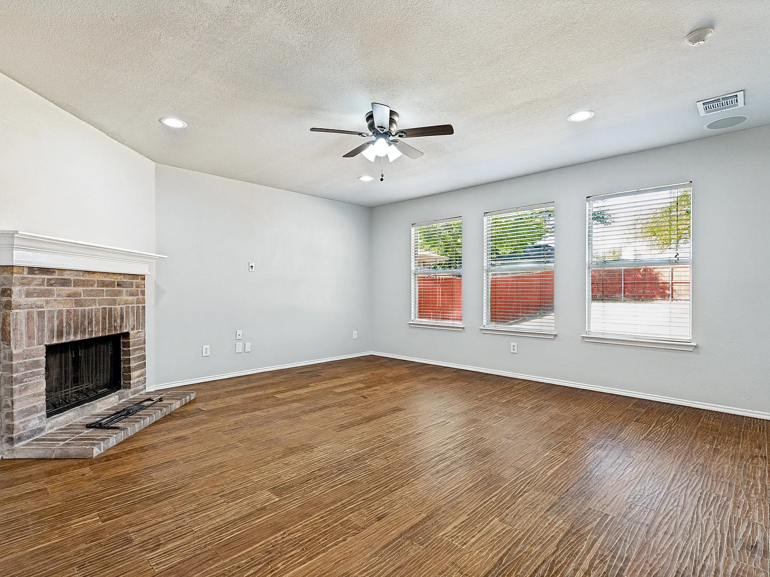 4 bed, 2229 sqft, $2,500 — Photo 3