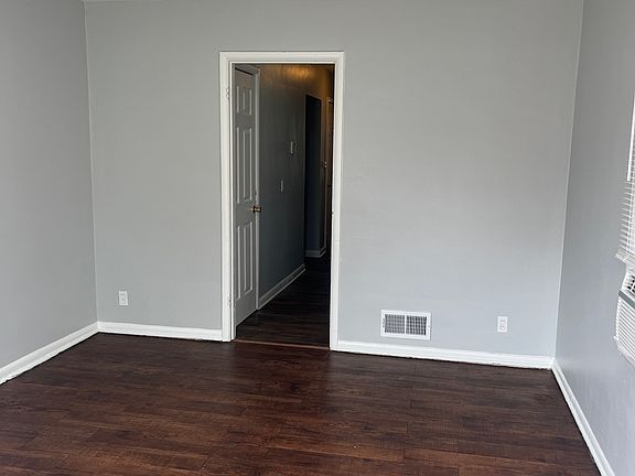 3rd image of 628 N Oxford St