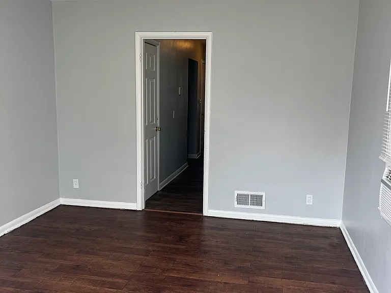 628 N Oxford St — Photo 3