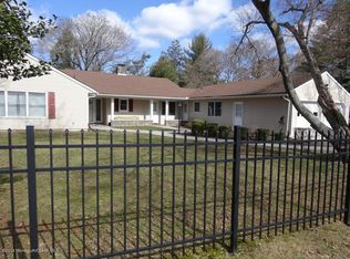 65 Queen Ann Dr, Shrewsbury, NJ 07702