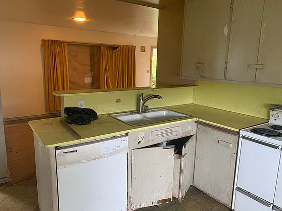 5th image of 3388 E College St