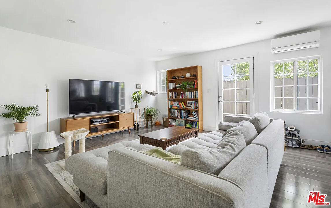 3 bed, 1150 sqft, $4,200 — Photo 4