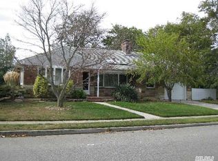 2804 Frankel Blvd, Merrick, NY 11566