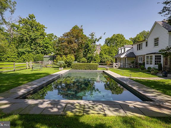 5th image of 216 Laurel Ln