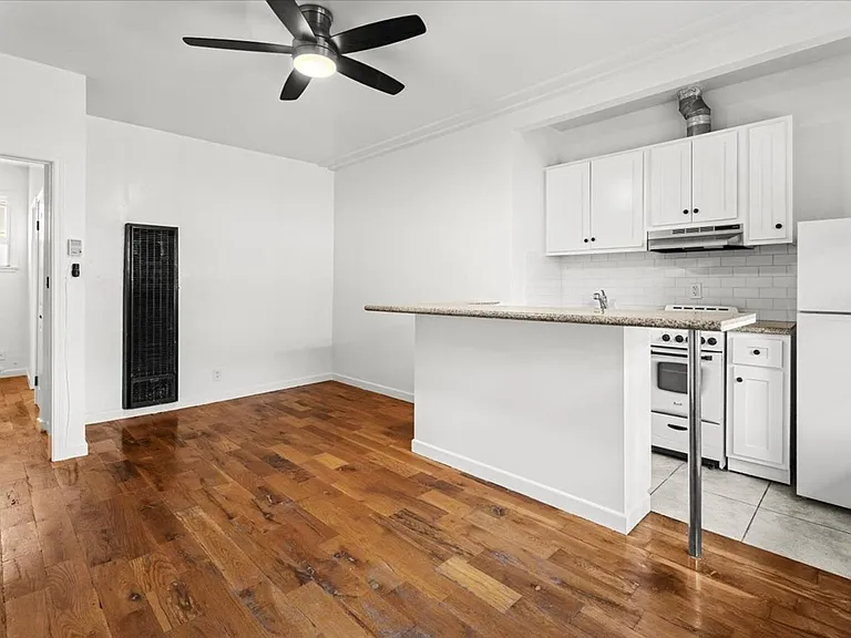 1029 S Westmoreland Ave #205 — Photo 3