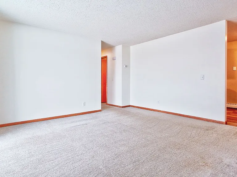 319 Oxford Ct #7 — Photo 7