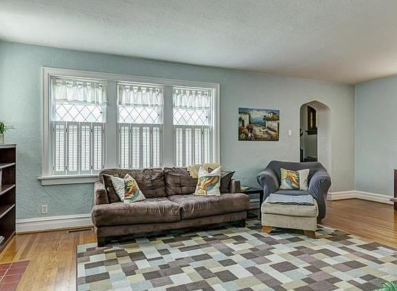 4th image of 5327 Mardel Ave