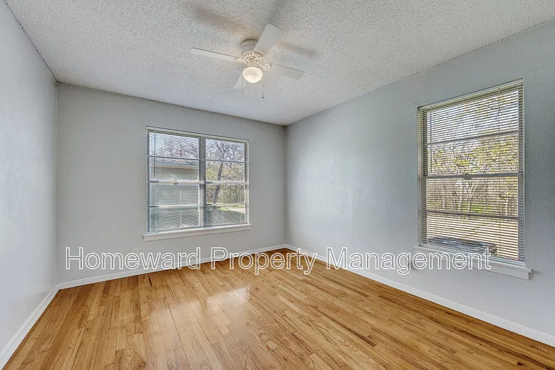3 bed, 1.0 bath, 1128 sqft, $1,000 — Photo 4