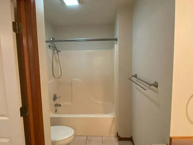 102 S Ball St — Photo 11