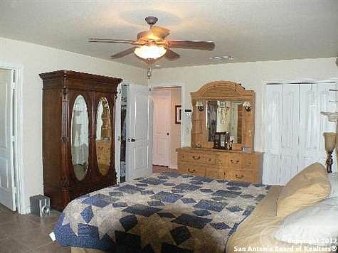5th image of 236 Oak Hollow Dr
