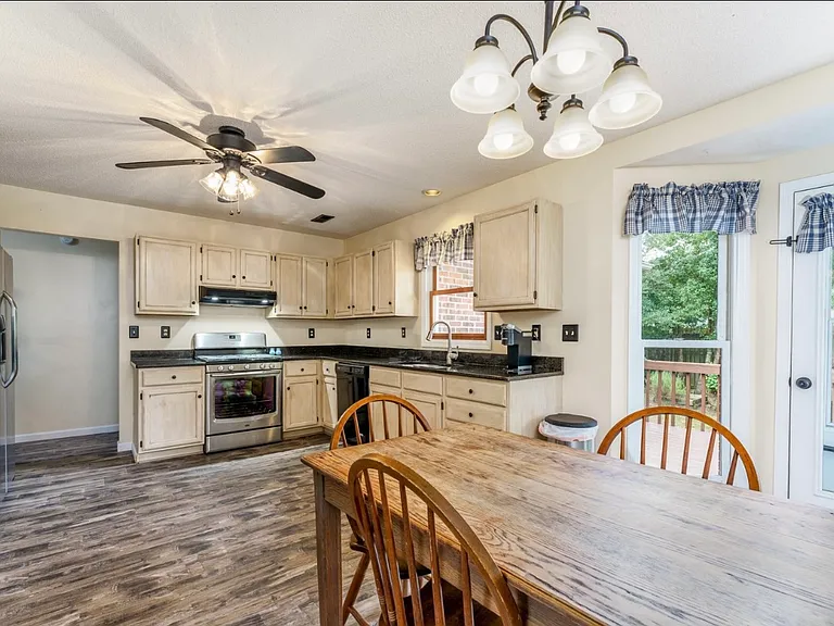 1509 Pointer Ln — Photo 3