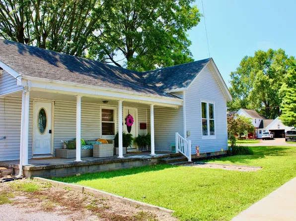 511 W Robinson St, Carmi, IL 62821