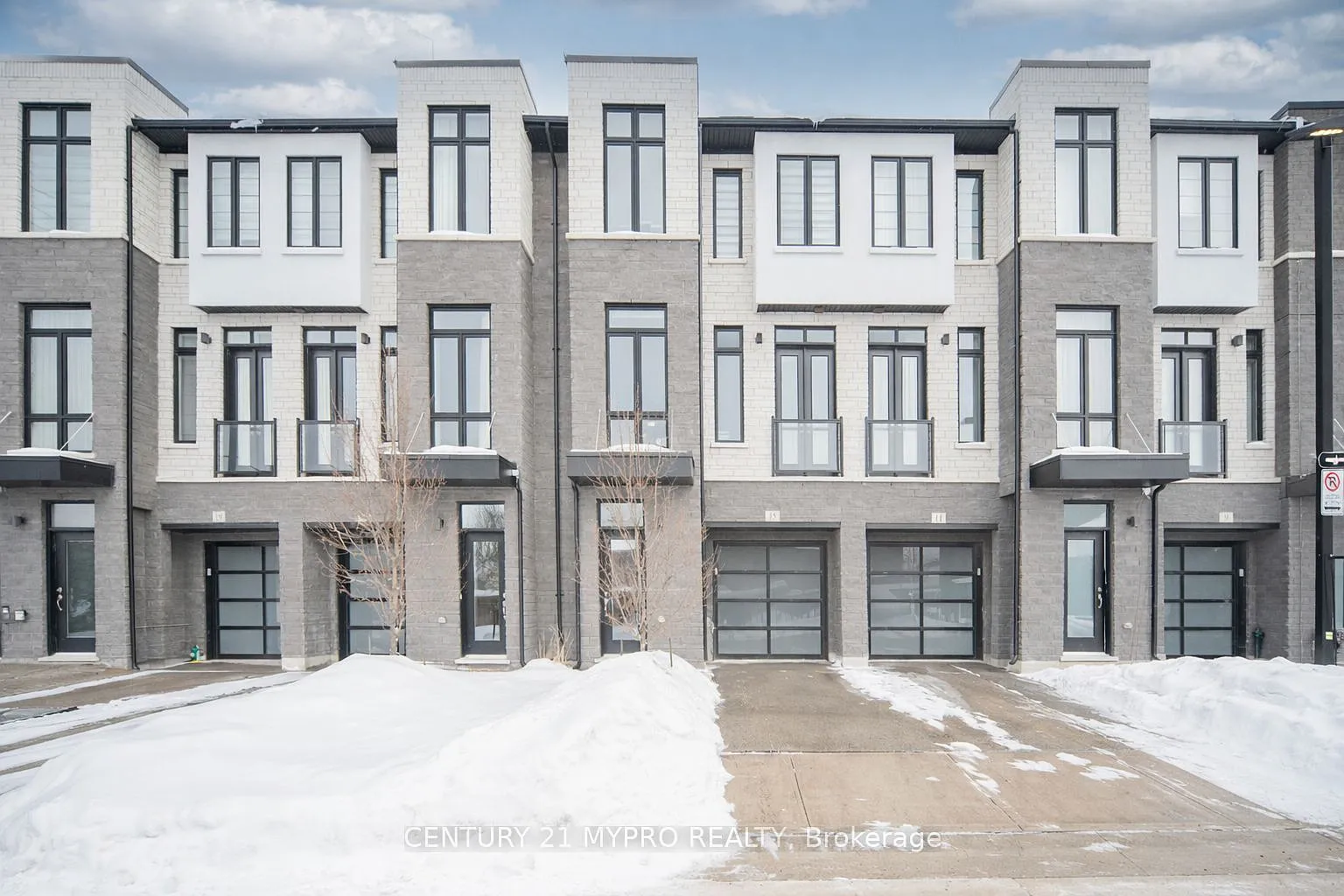 15 Howick Ln photo 1