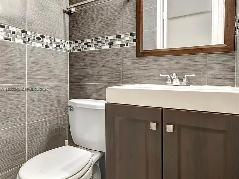 3660 NE 166th St #205 — Photo 14