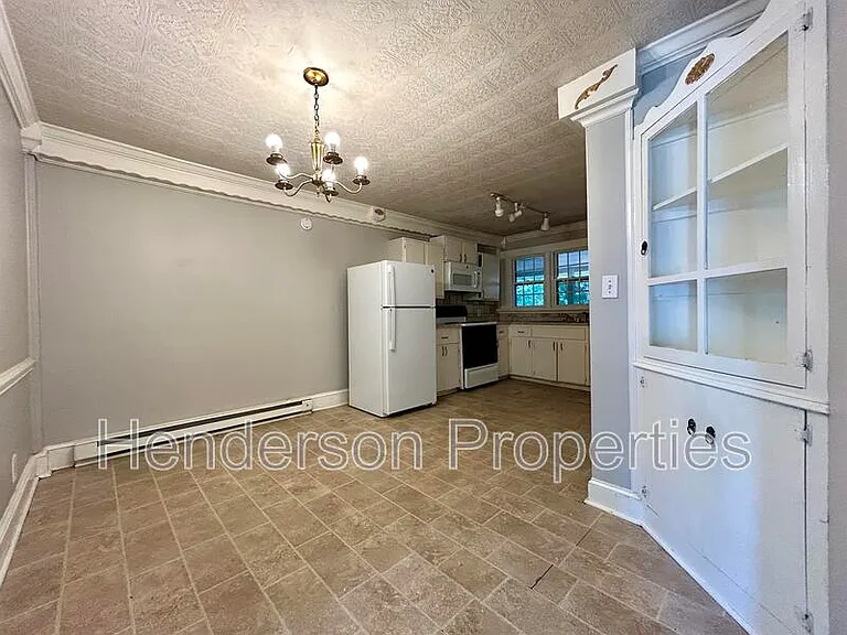 2549 Pinckney Ave — Photo 4