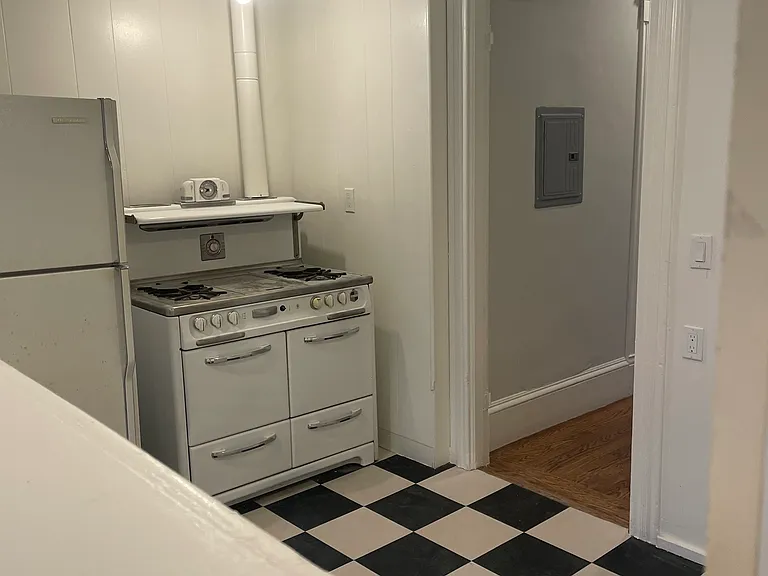 2816 Jackson St — Photo 8