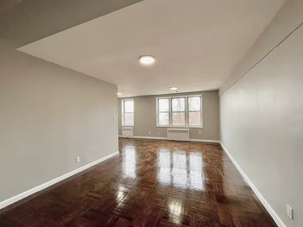 2391 Davidson Avenue image 1 of 6