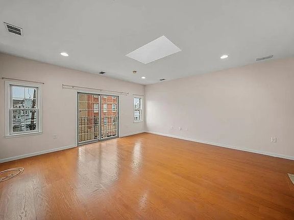 5th image of 41 Wright Ave Floor 2