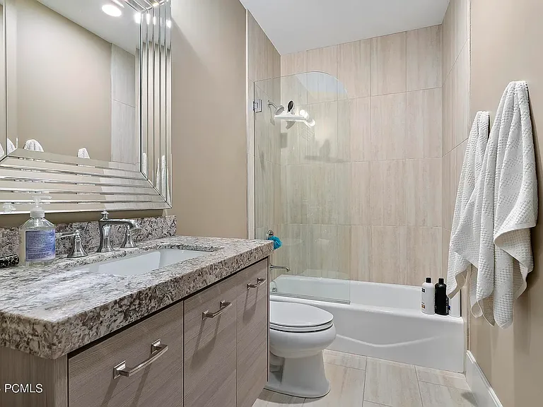 520 E Mission Dr — Photo 23