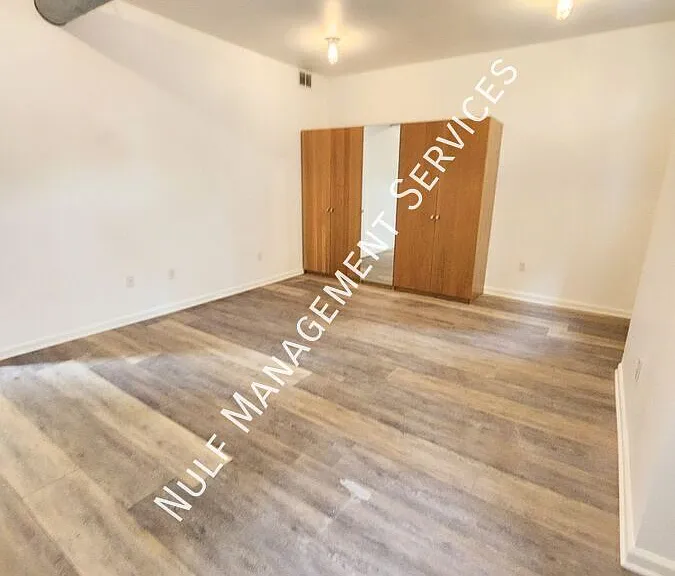 5326 Butler St #2 — Photo 6